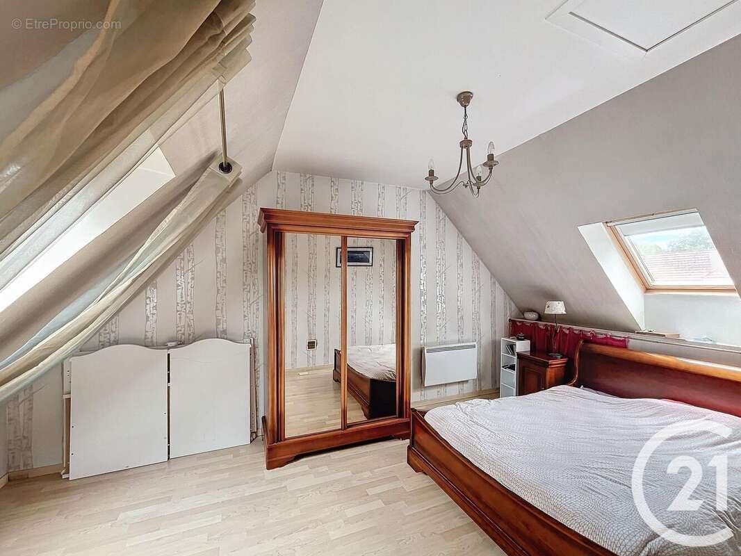 Maison à COMBS-LA-VILLE