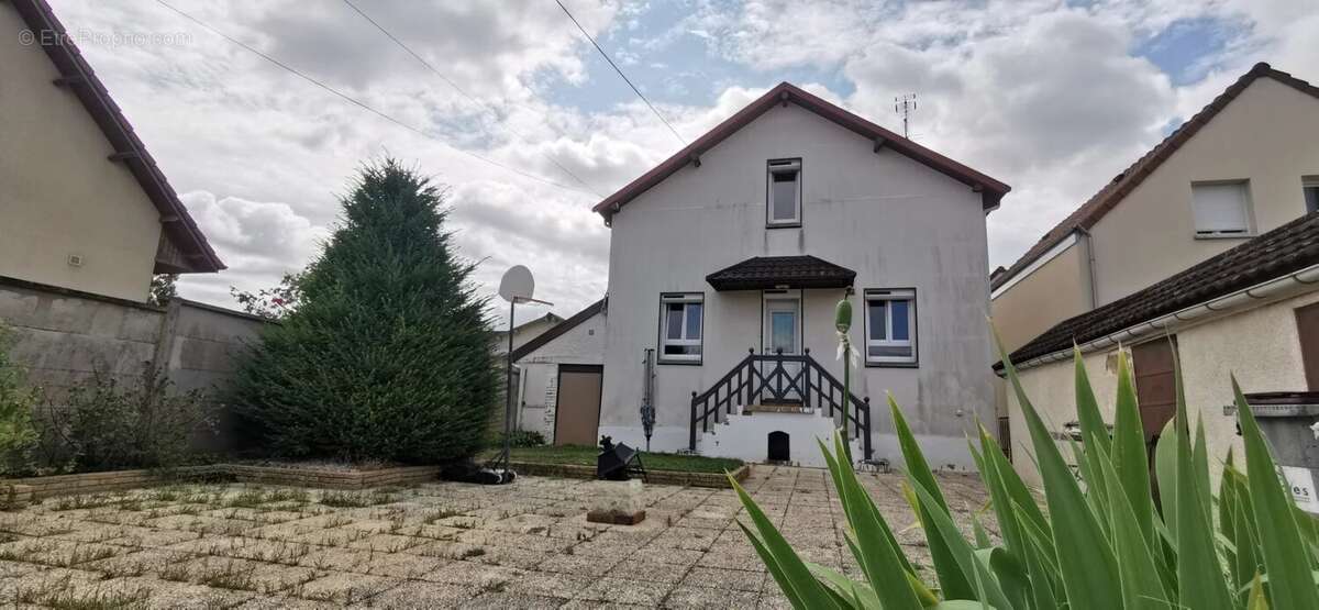 Maison à SAINT-PARRES-AUX-TERTRES