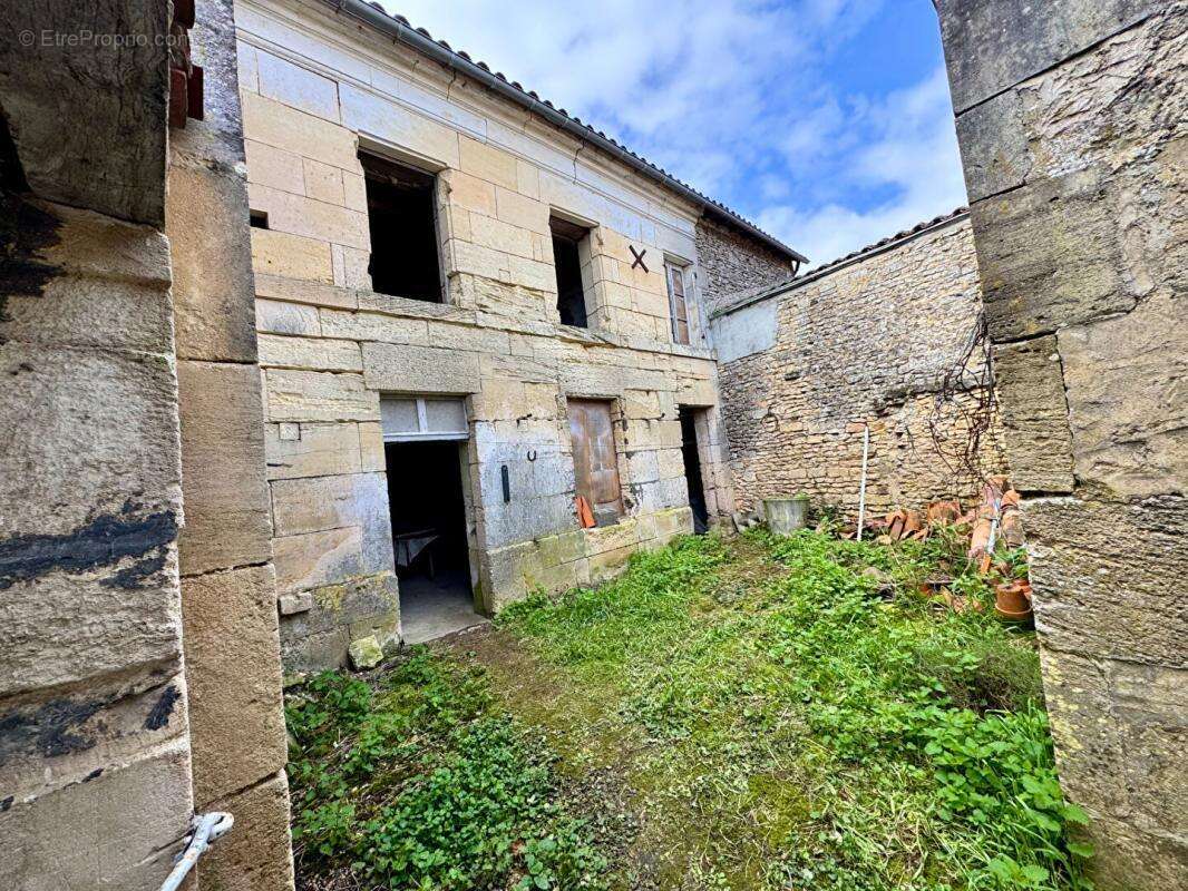 Maison à CHERVES-RICHEMONT