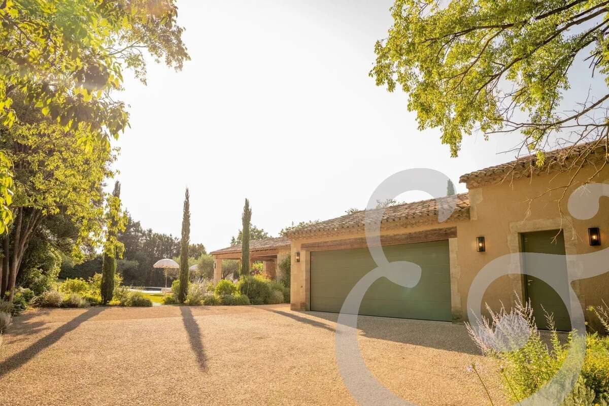Maison à MAS-BLANC-DES-ALPILLES