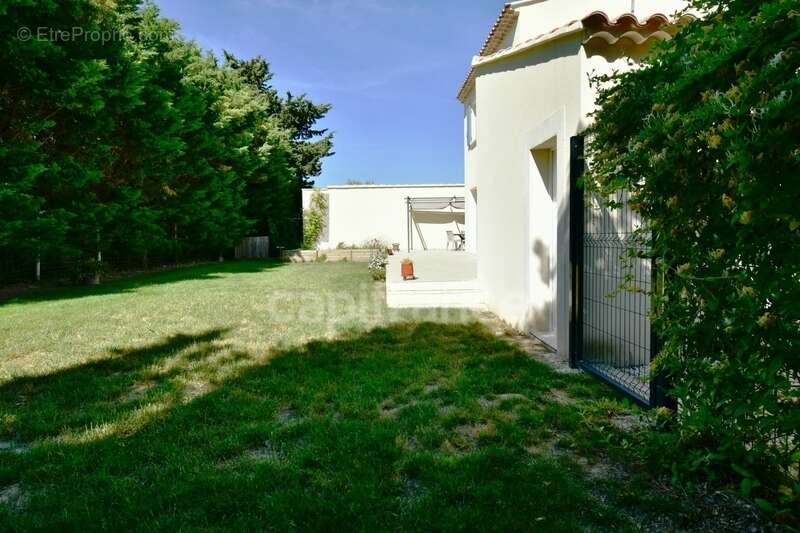 Maison à FONTVIEILLE