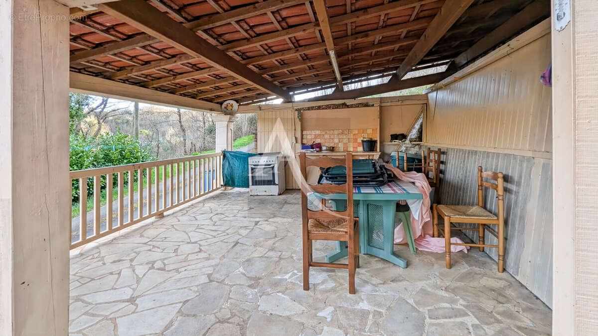 Maison à BLANQUEFORT-SUR-BRIOLANCE