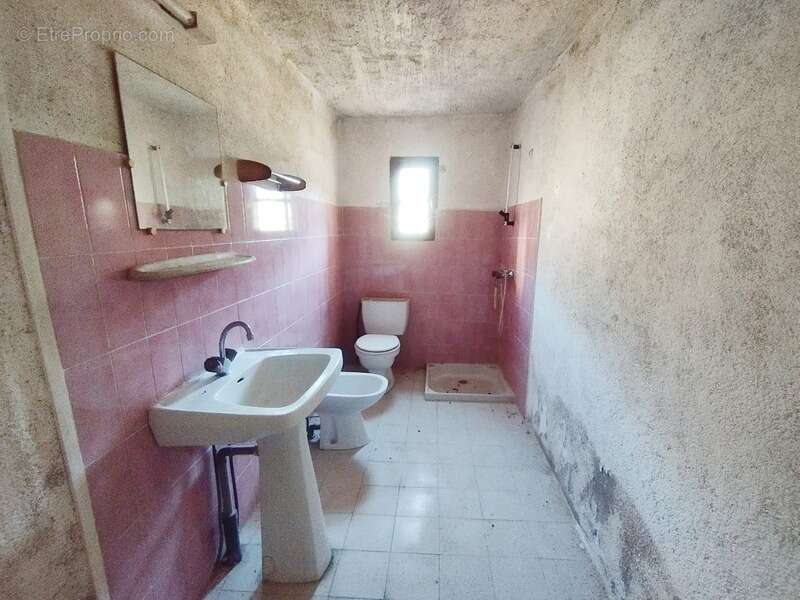 Deux maisons de village en pierre, 150 m2 à rénover avec jardin et caves aménageables à SAN LORENZO, HAUTE CORSE (20) - photo 11