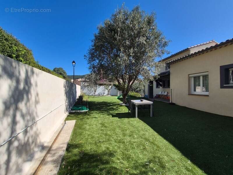 Maison à SOLLIES-TOUCAS