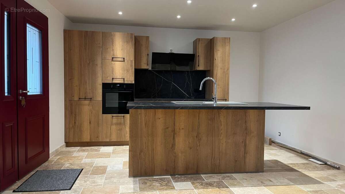 Maison à NEUILLE-PONT-PIERRE