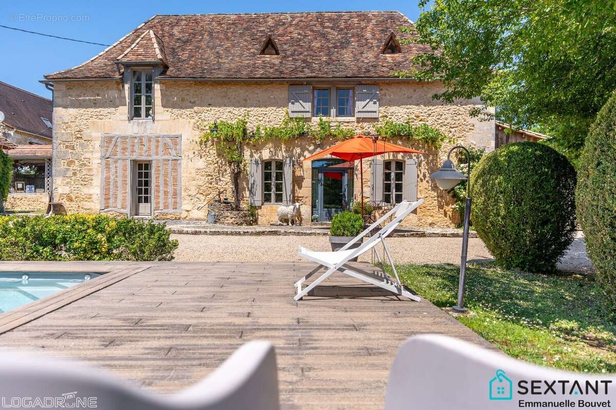 Maison à QUEYSSAC