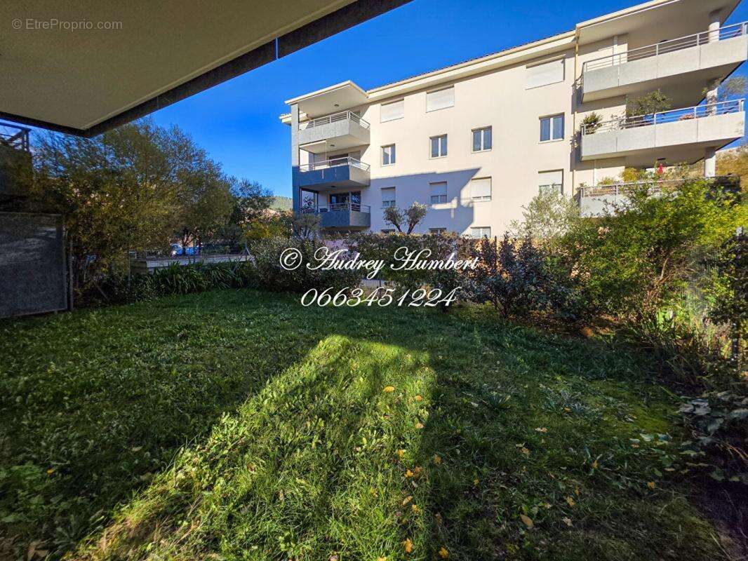 En RDC d'une résidence prisée, BEL APPARTEMENT T3 DE 67 M²  avec jardin, place de parking, terrasse et possibilité de garage en  - photo 15