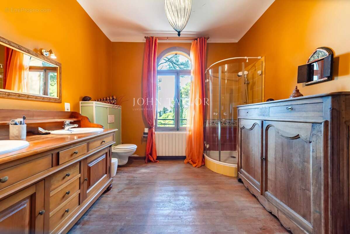Propriété d'exception aux portes de Lourmarin – Élégant domaine de caractère au cœur du Luberon - photo 16