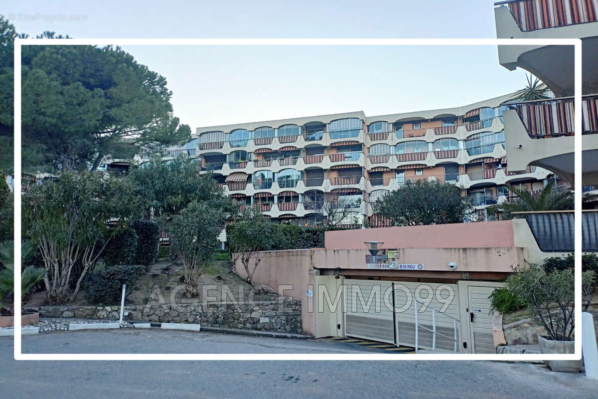 Parking à MANDELIEU-LA-NAPOULE