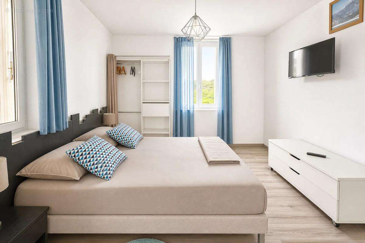 Maison de 10 pièces de 235 m² située à Brens - photo 11