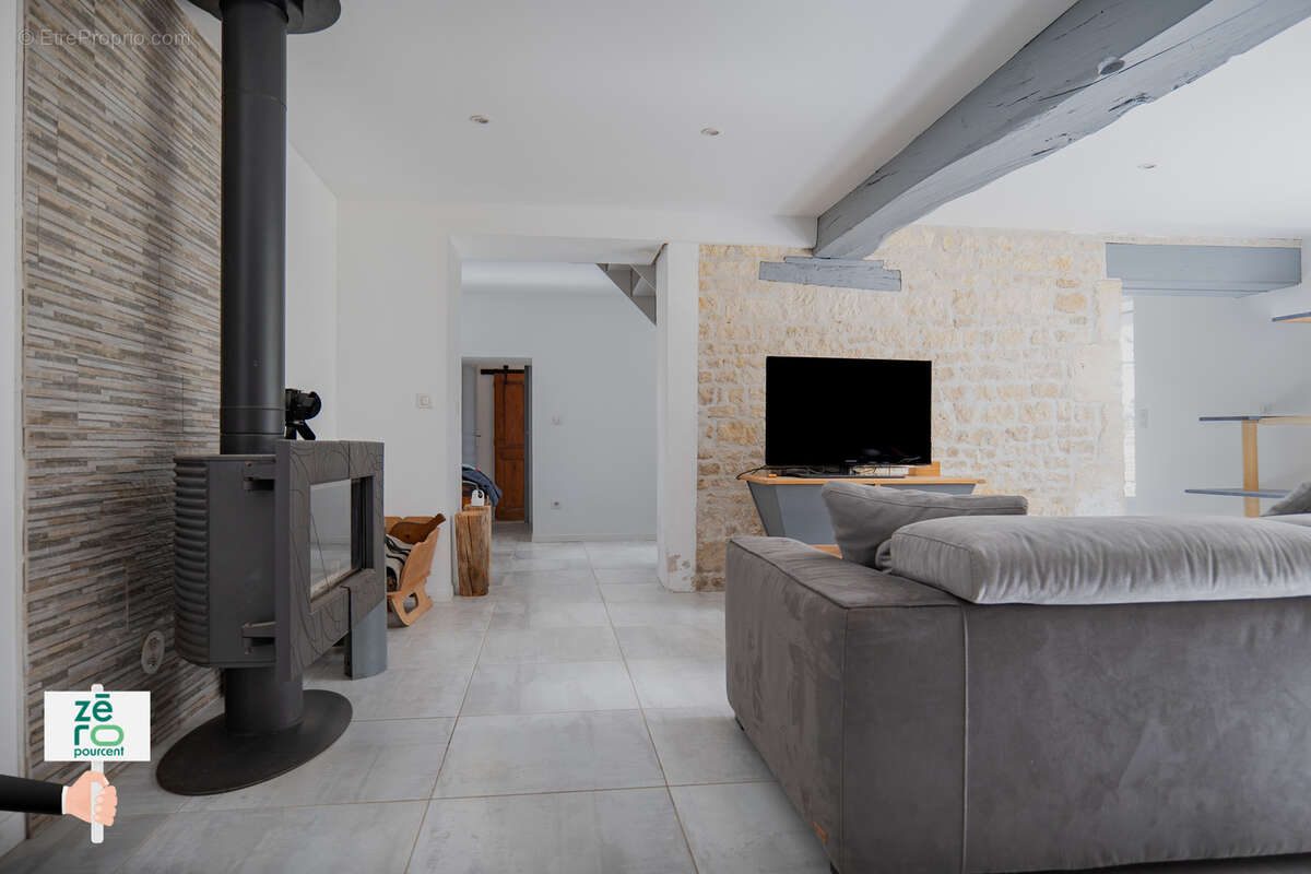 Maison à LES MAGNILS-REIGNIERS