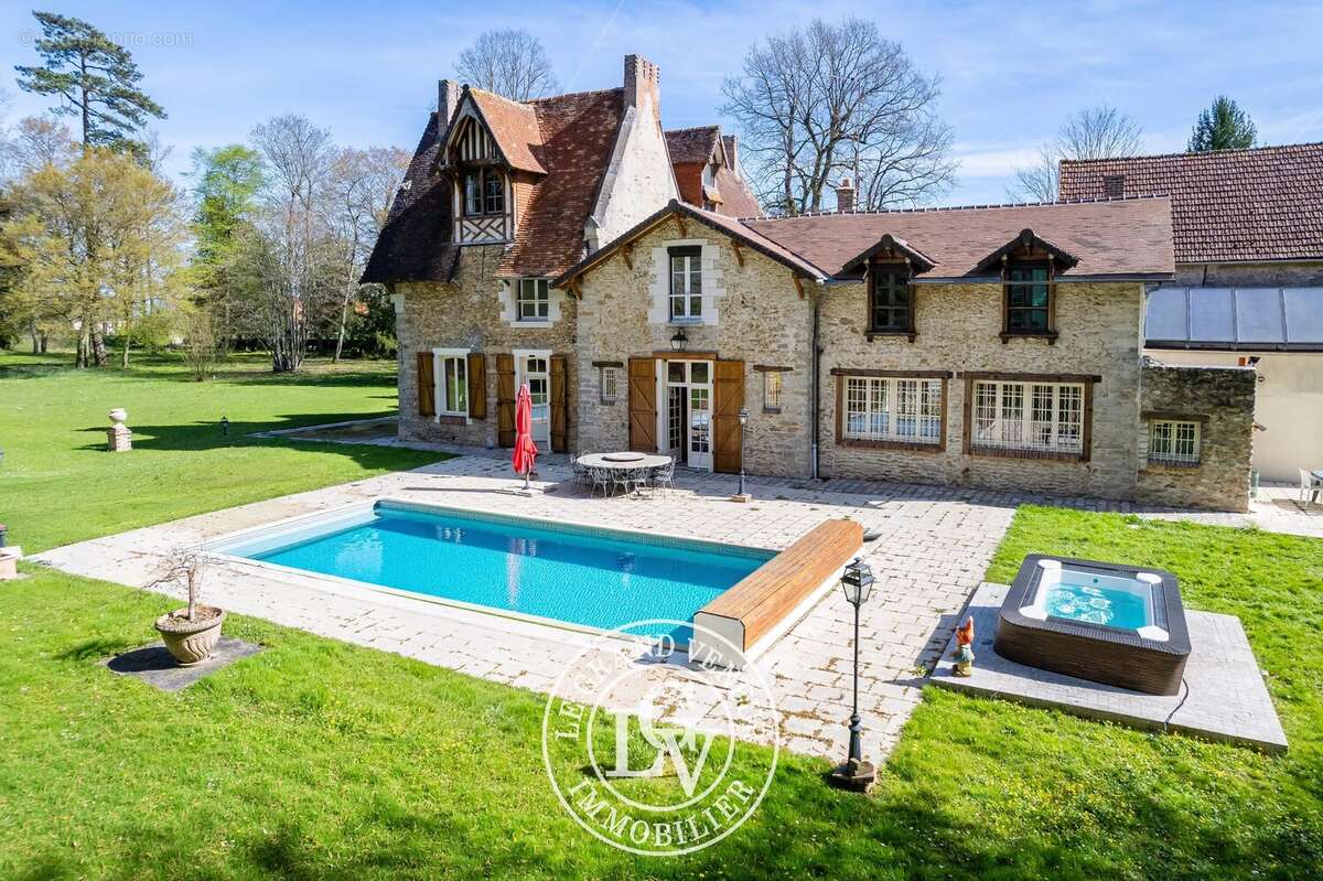 Maison à CHAMPEAUX