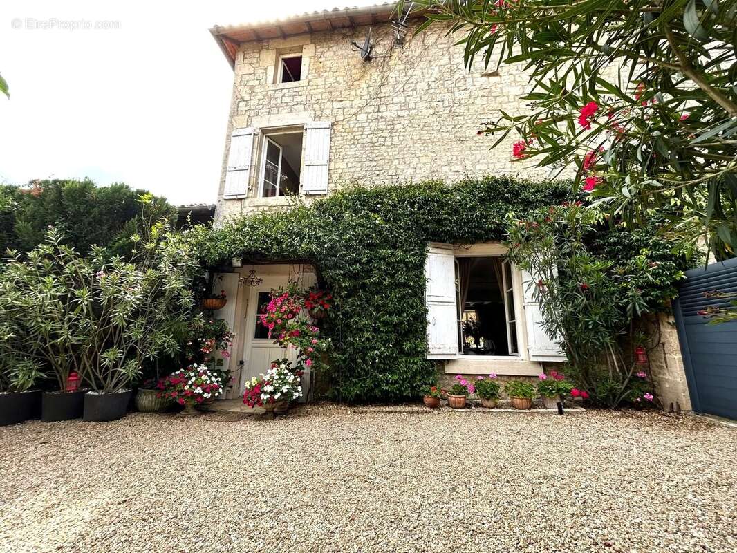 Maison à CHEF-BOUTONNE