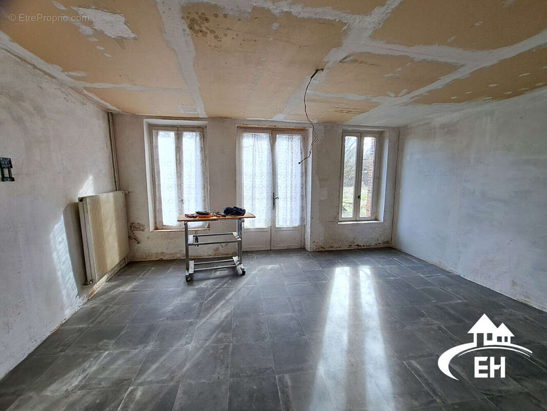 Maison de bourg a restaurer - photo 7
