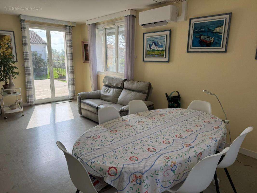 Située à Malause (82200), cette propriété bénéficie d'un emplacement privilégié, à proximité du centre-ville offrant ainsi un ac - photo 5