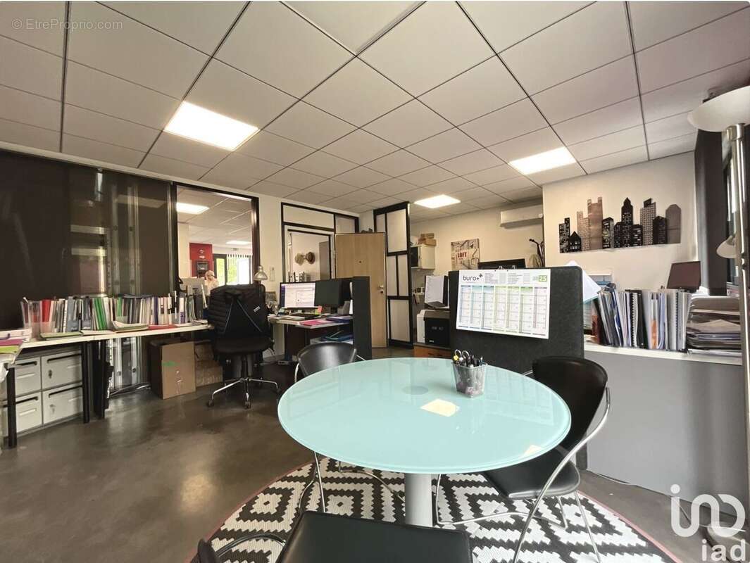 Photo 5 - Commerce à SAINT-LAURENT-DE-MURE