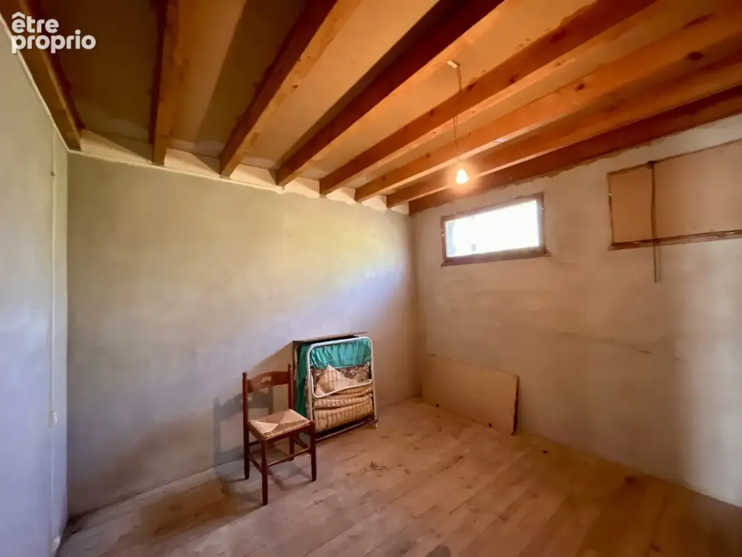 RAZES: Maison 6 pièces avec garages, ancienne cave et jardin - photo 11