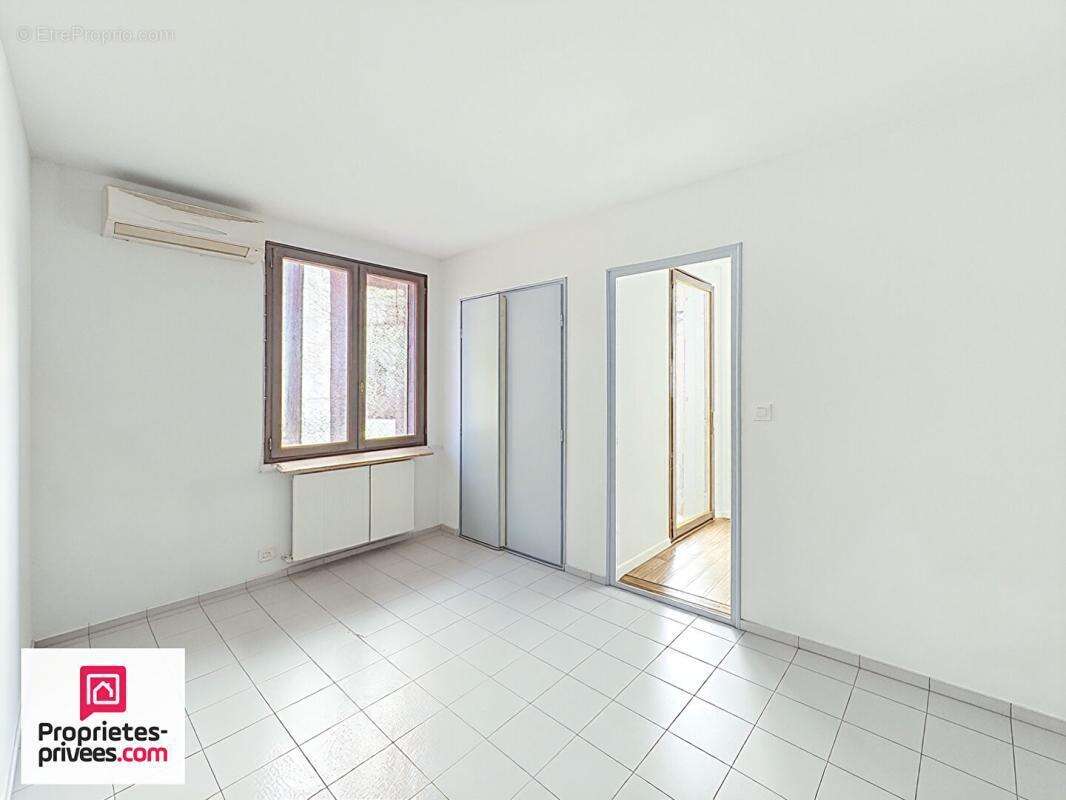 Pointe rouge Villa T4 + T2 + Garage sur 347 m² de terrain - photo 16