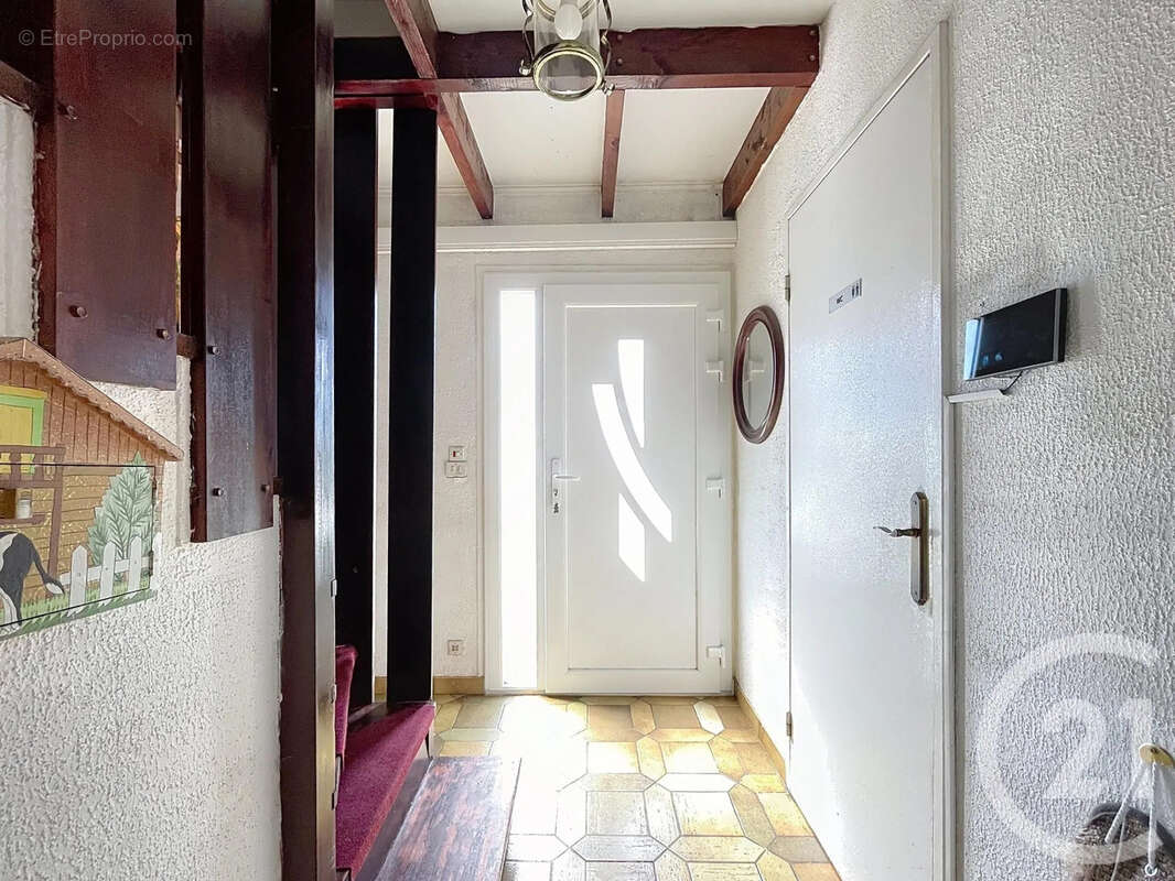 Maison 138 m² à Savigny-Le-Temple  - photo 4