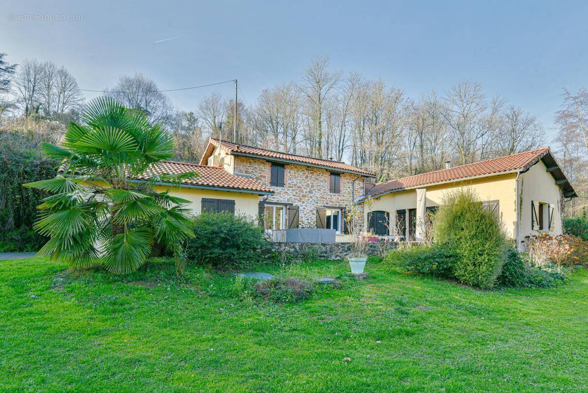 Maison à SAINT-YRIEIX-SOUS-AIXE