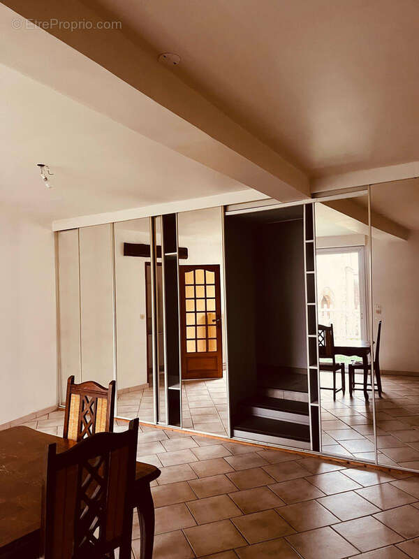 Appartement à TROISSY