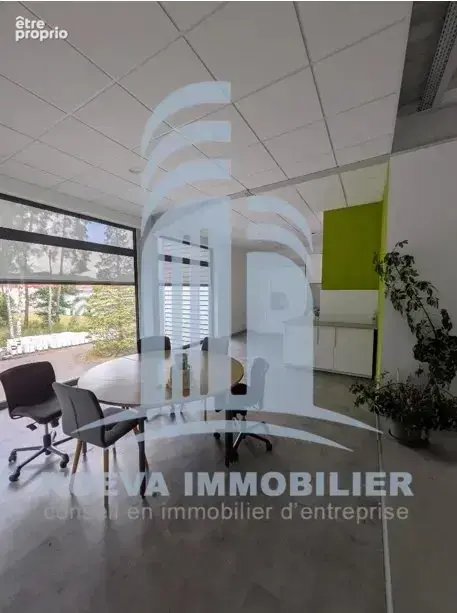 Bâtiment d'activités récent avec bureaux de standing, ateliers et réserve foncière – environ 1 150 m² sur un terrain d'environ 6 - photo 4