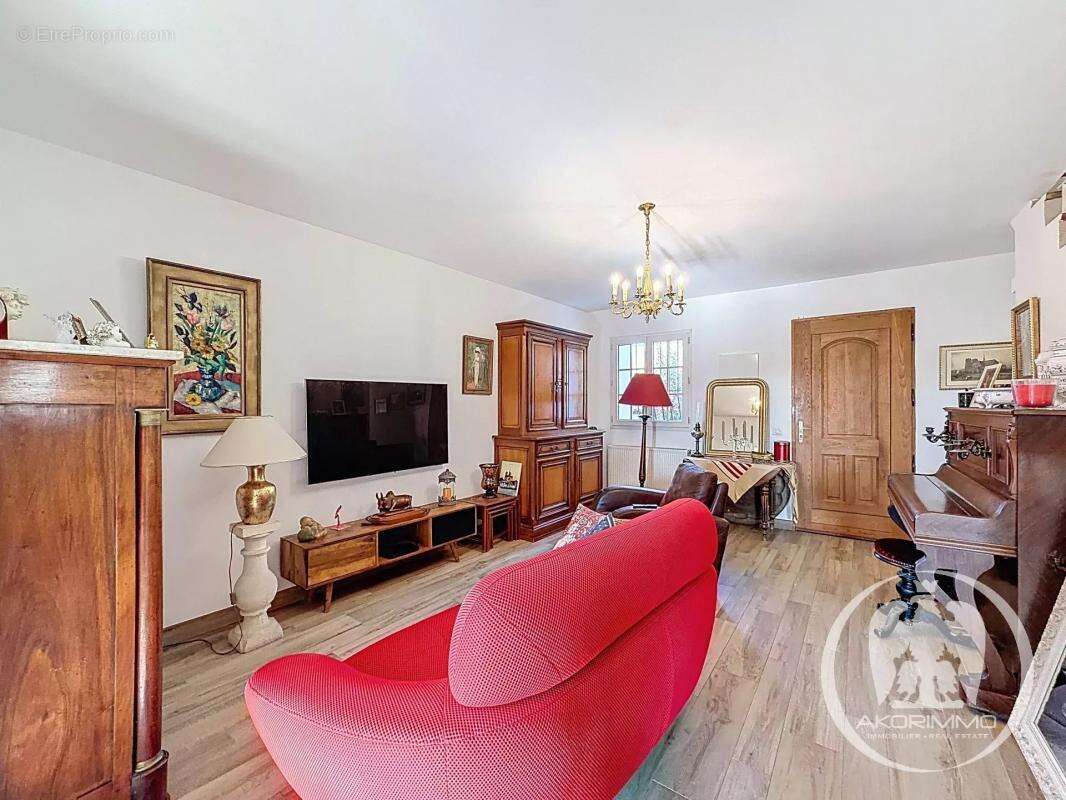 Maison à CASTAGNIERS