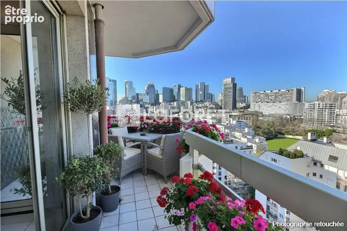 Appartement à COURBEVOIE