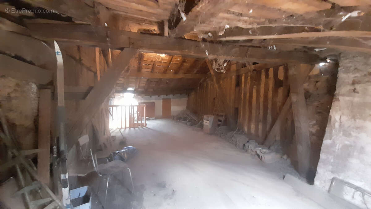 Maison à SAINT-LEONARD-DE-NOBLAT