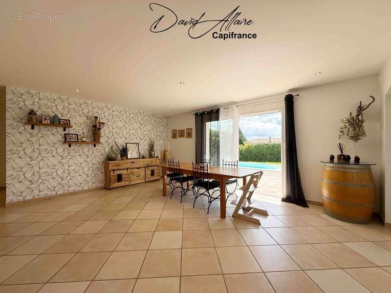 Maison à LARAGNE-MONTEGLIN