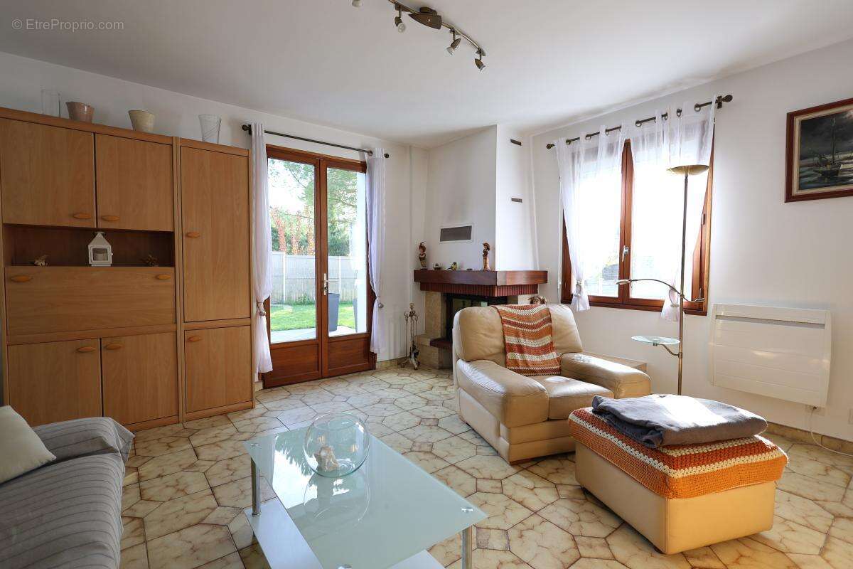 Commerce à SAINT-GEORGES-DE-DIDONNE