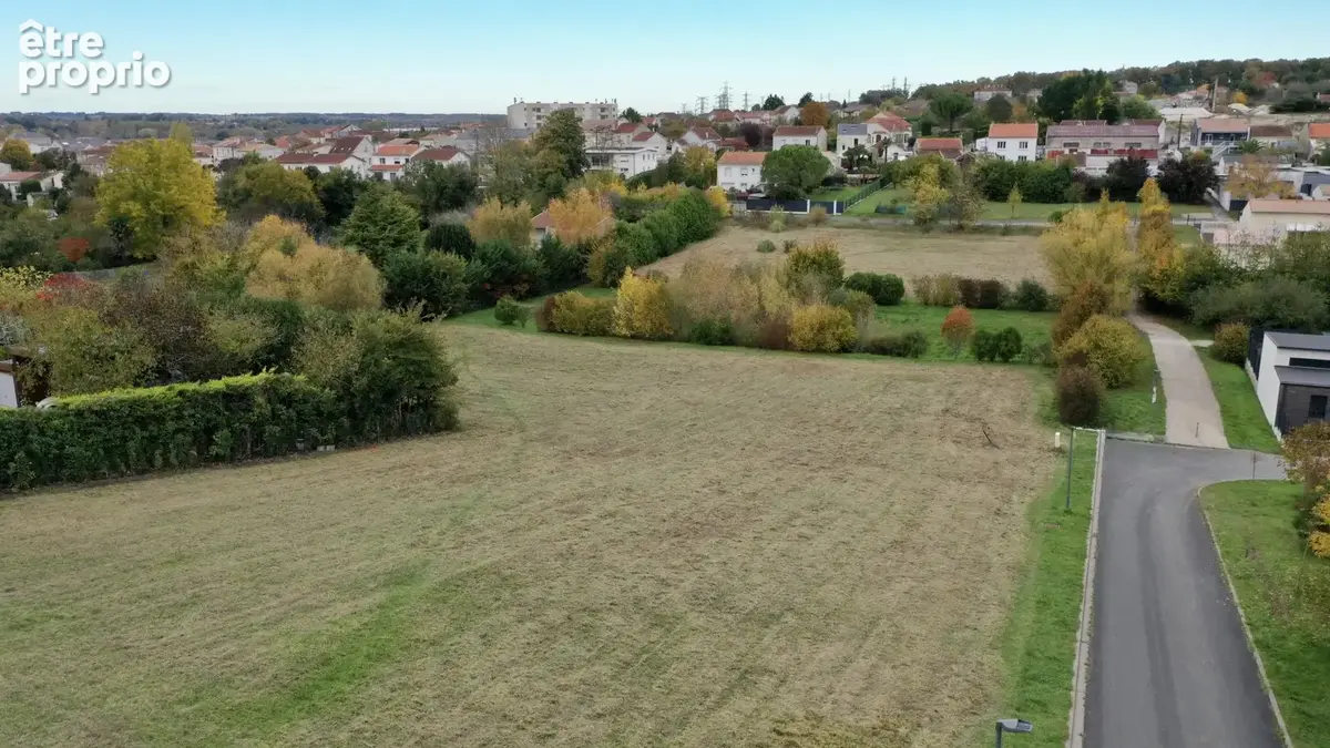 Terrain 603 m² à vendre à Saintes (17100) - photo 3