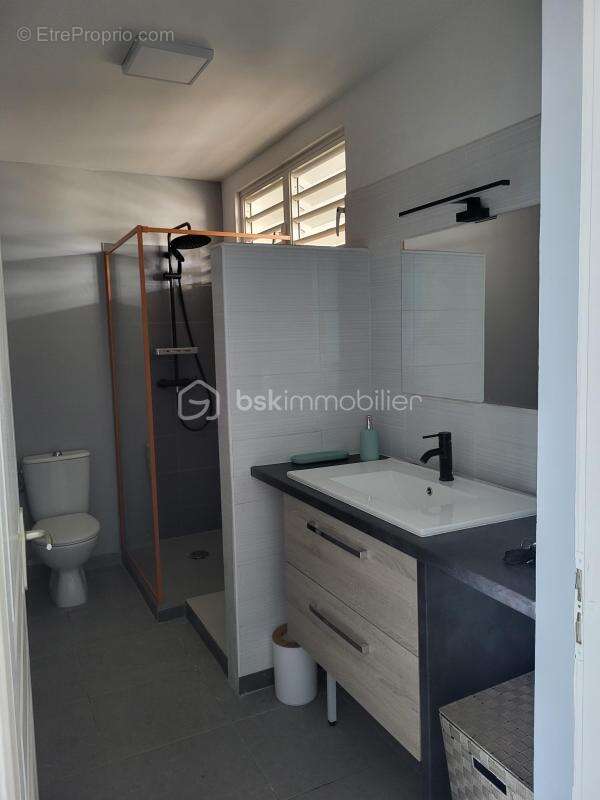 Appartement à REMIRE-MONTJOLY