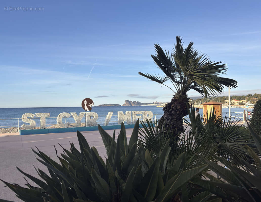 Appartement à SAINT-CYR-SUR-MER