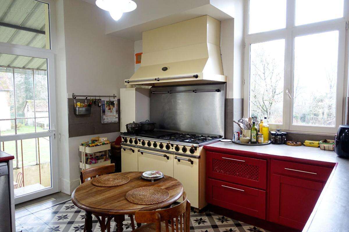 Maison Bengy Sur Craon 7 pièce(s) 210 m2 - photo 5