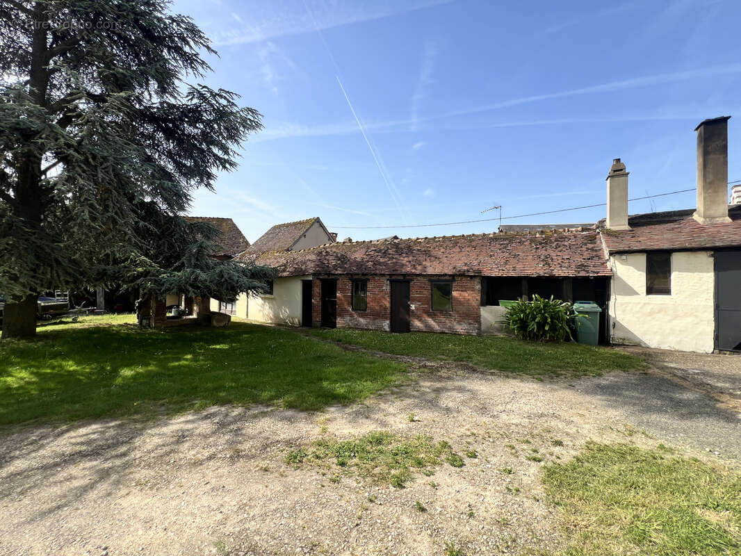 Maison à CHERISY