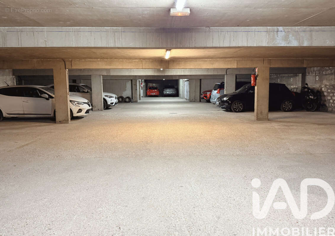 Photo 2 - Parking à PARIS-10E