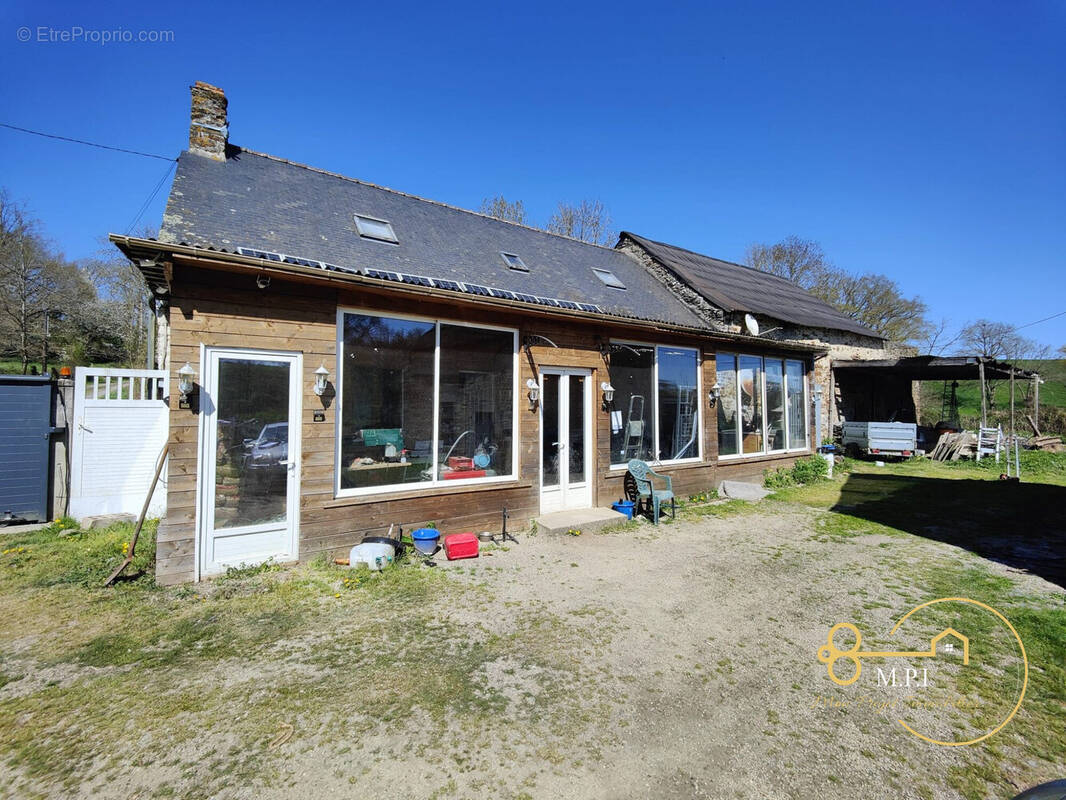 Maison à SAINT-GEORGES-LE-GAULTIER