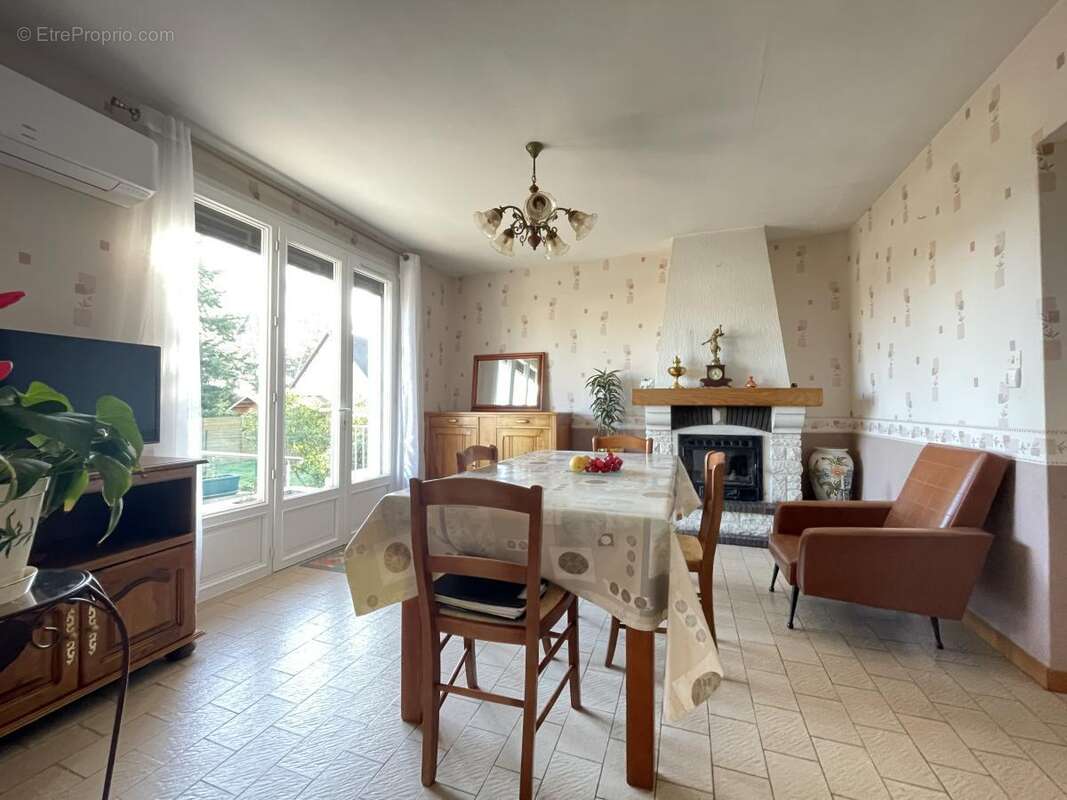 Maison à CHAMPAGNE