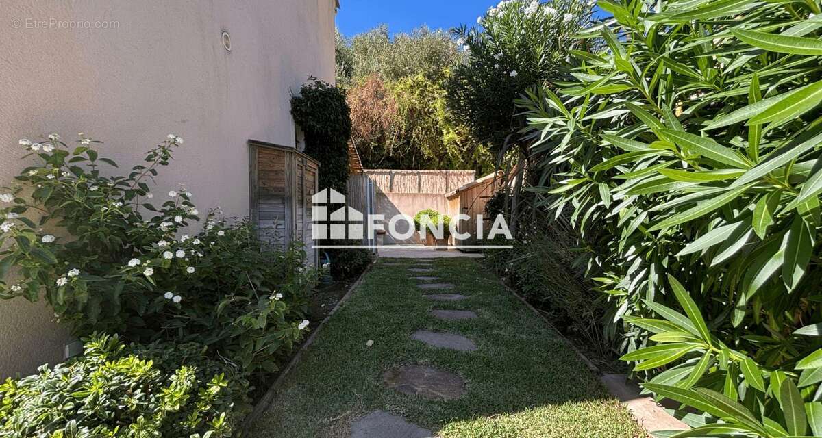 Maison à BORMES-LES-MIMOSAS