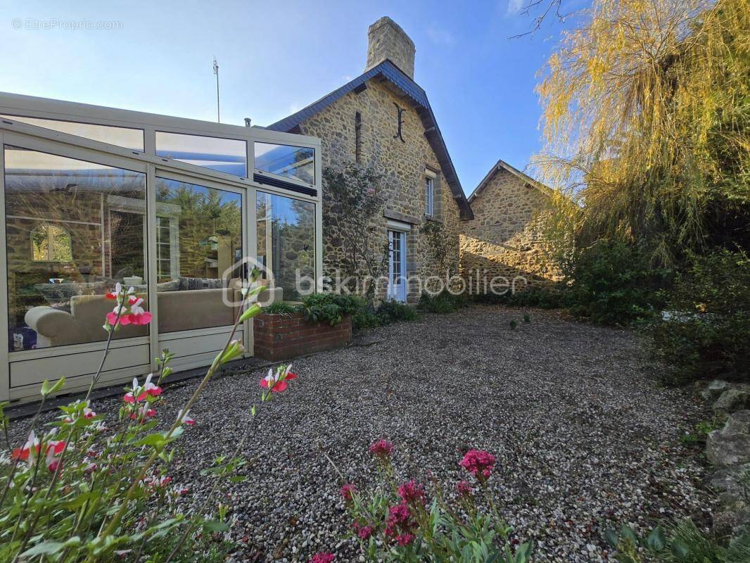 Maison à LA BAZOUGE-DES-ALLEUX