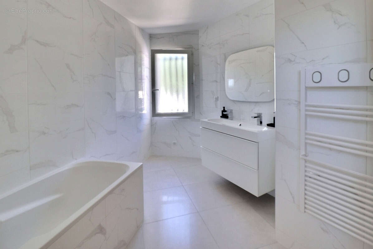 Maison à SAINT-MATHIEU-DE-TREVIERS