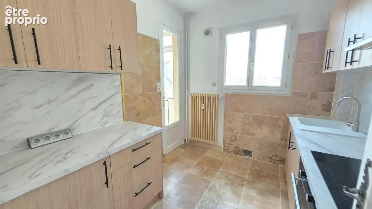 Appartement de type 3  79 m² ,  renove avec gout au 6 eme etage et avec ascenseur - - photo 4