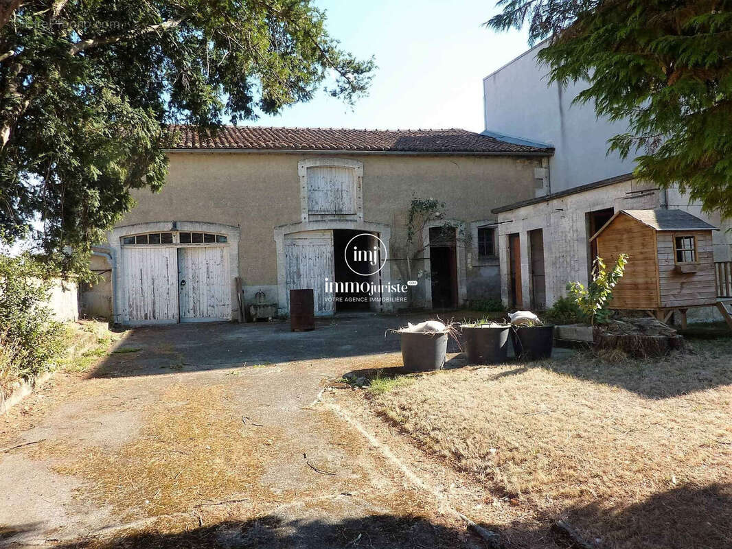 Maison à CHASSENEUIL-SUR-BONNIEURE