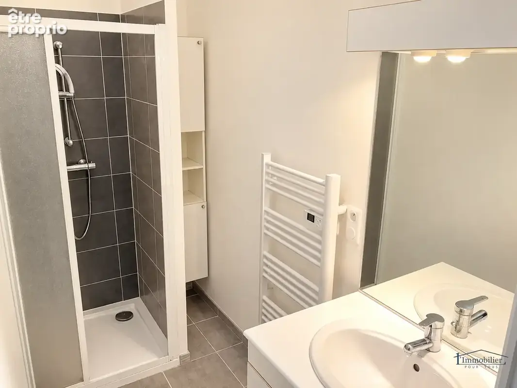 A vendre - Maison rénovée de 70 m2 avec courette, au calme   Tresson - photo 4