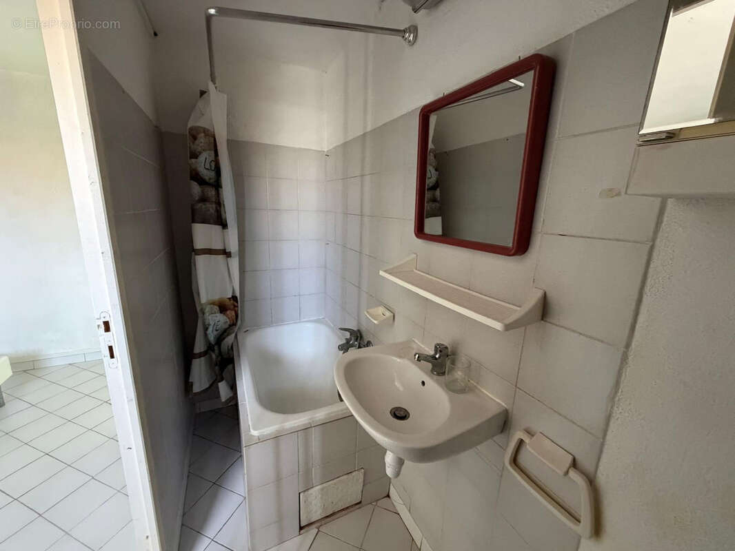 Marignane,  villa 3 logements, garage, terrain de 392 m2, fort potentiel - photo 14