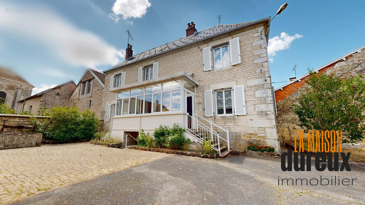 Maison à AVRIGNEY-VIREY