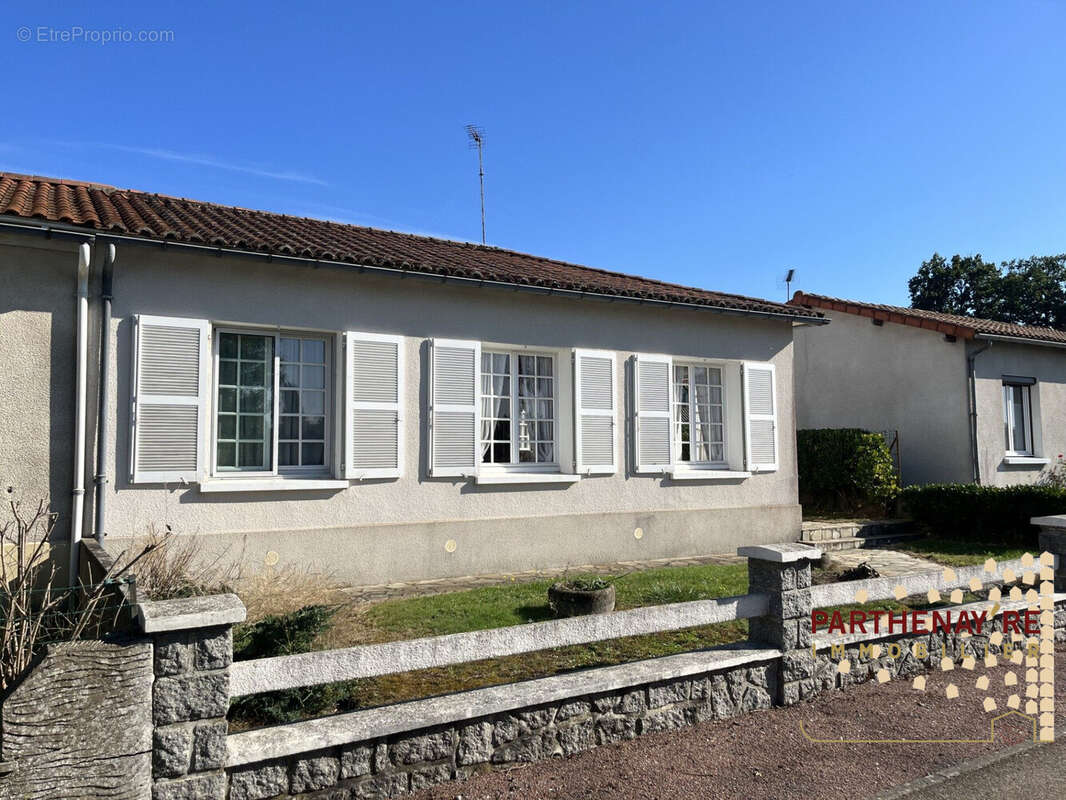 Maison à PARTHENAY