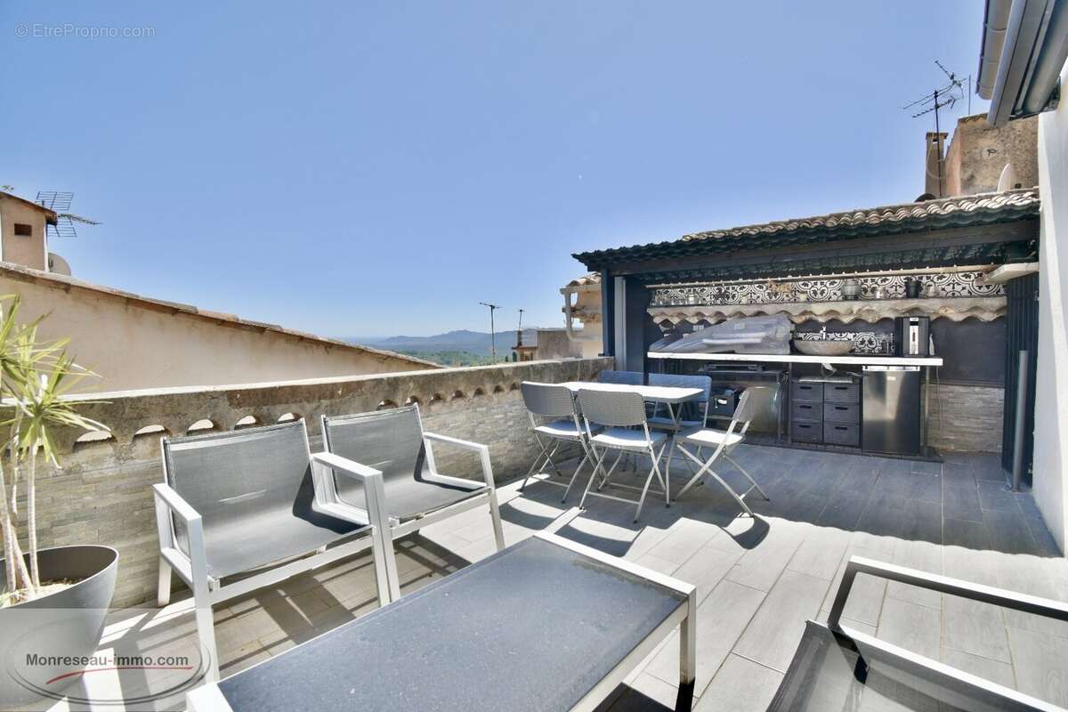 Maison à CHATEAUNEUF-GRASSE