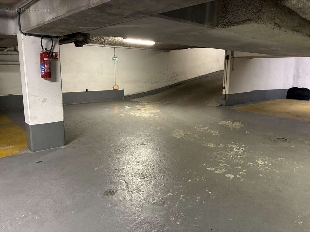 Parking à LEVALLOIS-PERRET